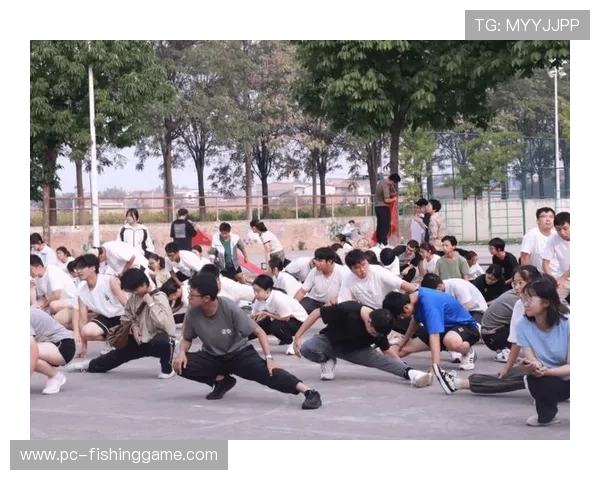 各代表队赛前热身训练积极,选手调整状态迎接挑战